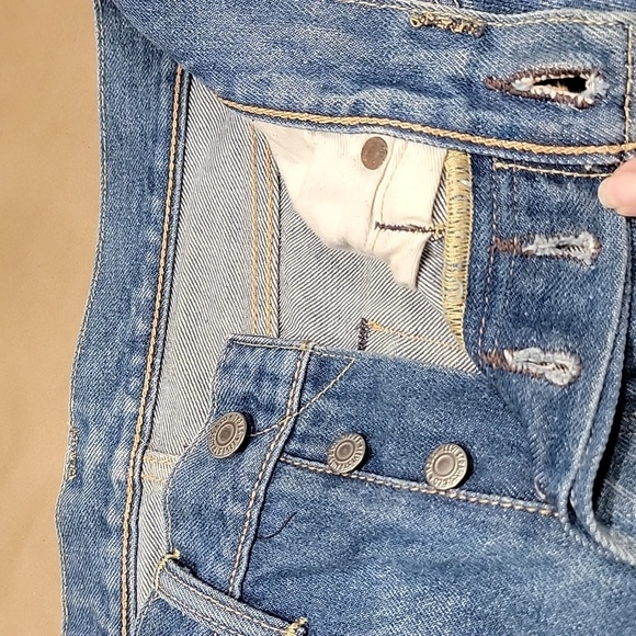 Levi's 501 CT 29X32 Button Fly Medium Wash Denim Blue Jeans Gently Used Cond - Picture 9 of 16